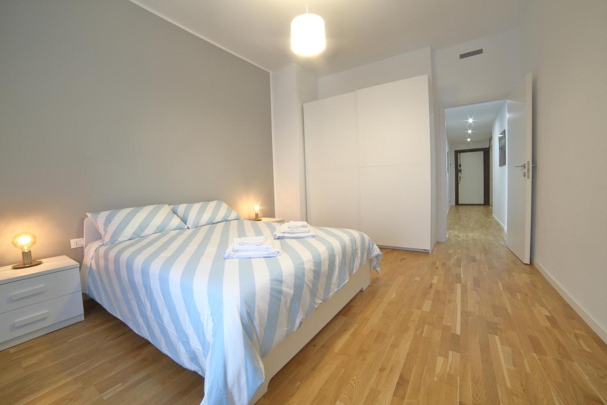 Elegant 7 Floor Of The Tower Free Wi-fi Apartment *